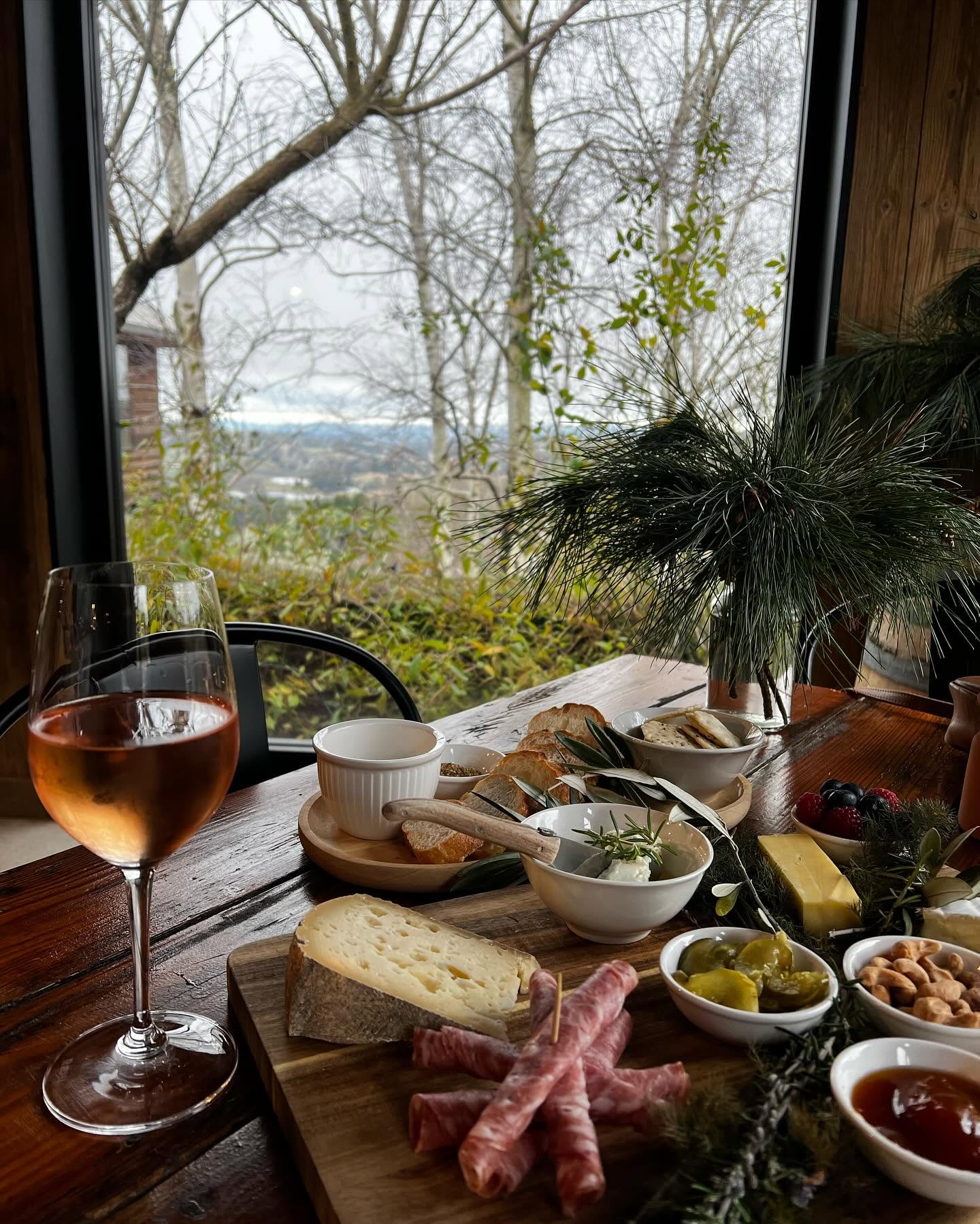 Wine, cheese and lunch overlooking the Orange countryside